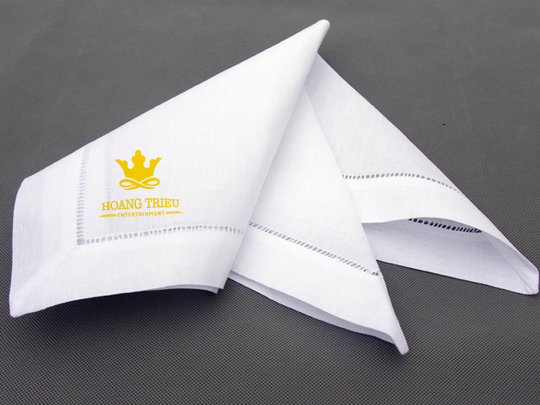 HOÀNG TRIỀU - Thiết kế logo và bộ nhận diện cho khu giải trí Hoàng Triều Entertainment